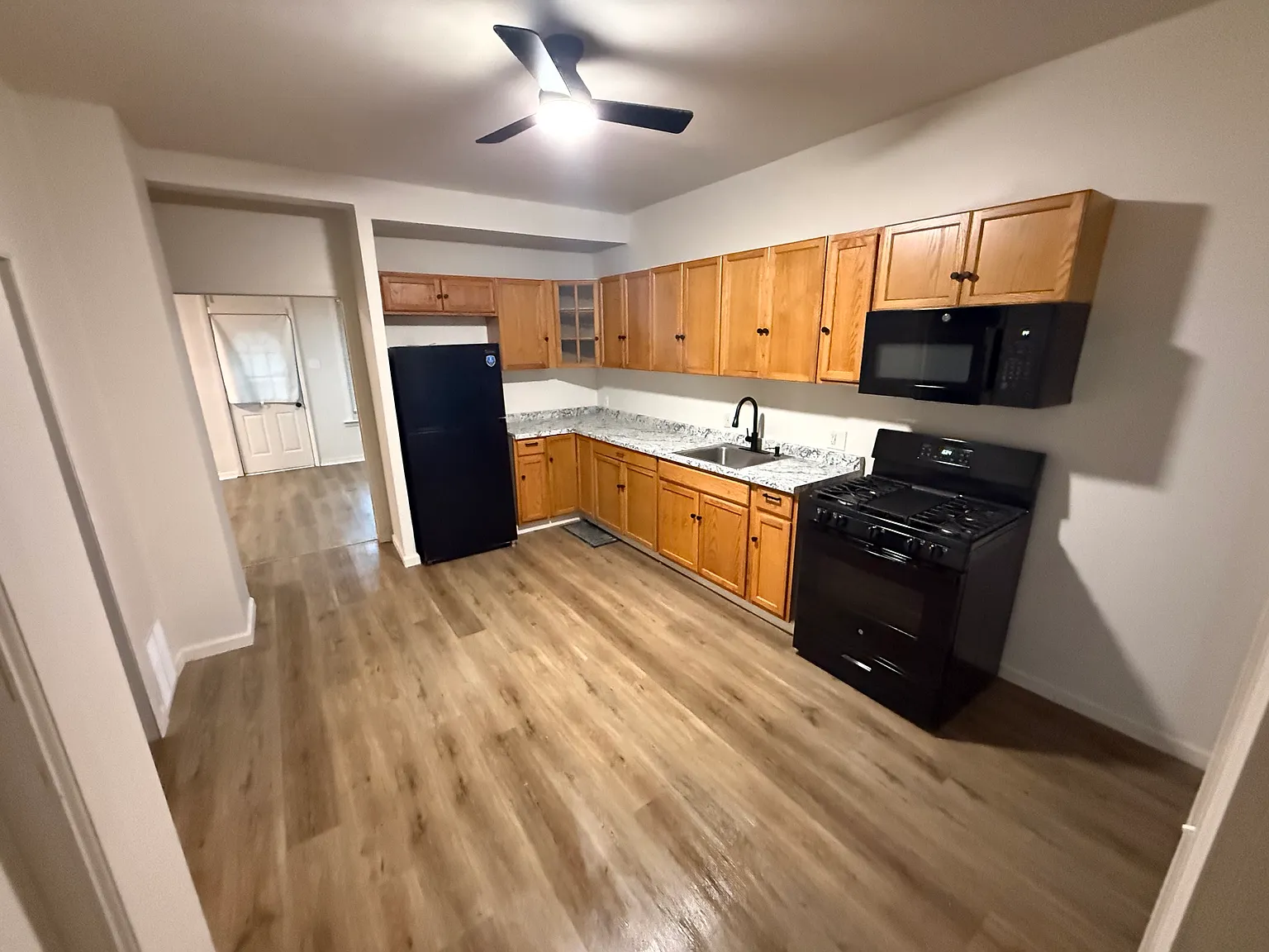 3 bed, $1,450 — Photo 1