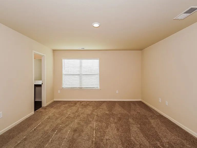 165 Clover Ln — Photo 6
