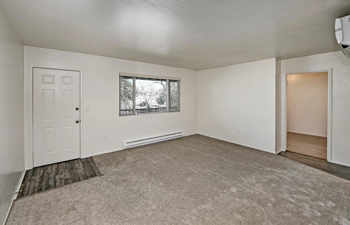 425 S Alarcon St — Photo 3