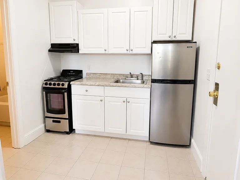 8-30 Summer St #10-2A — Photo 3
