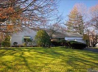 10 Longfellow Rd, Great Neck, NY 11023