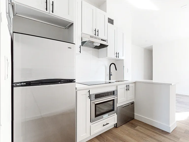 2785 Broadway #7L — Photo 4