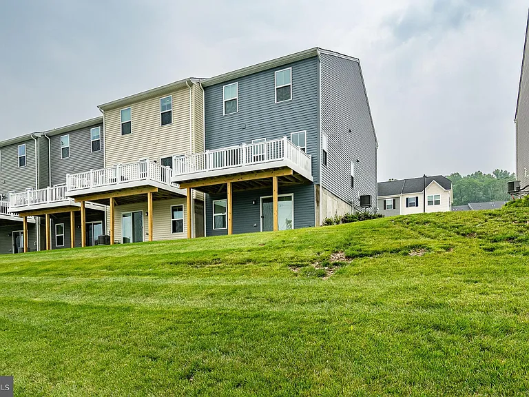 208 Chase Dr — Photo 26