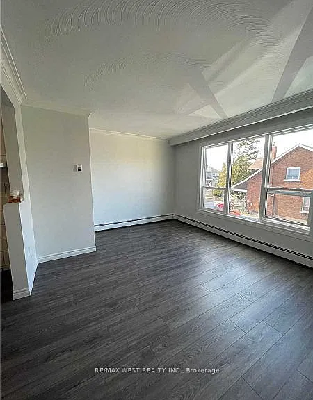 400 Royal York Rd #2 — Photo 2