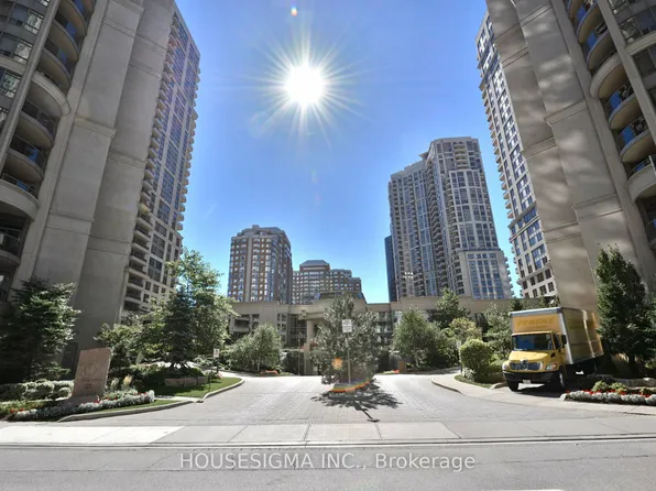 3880 Duke Of York Blvd #807, Mississauga, ON L5B 4M7