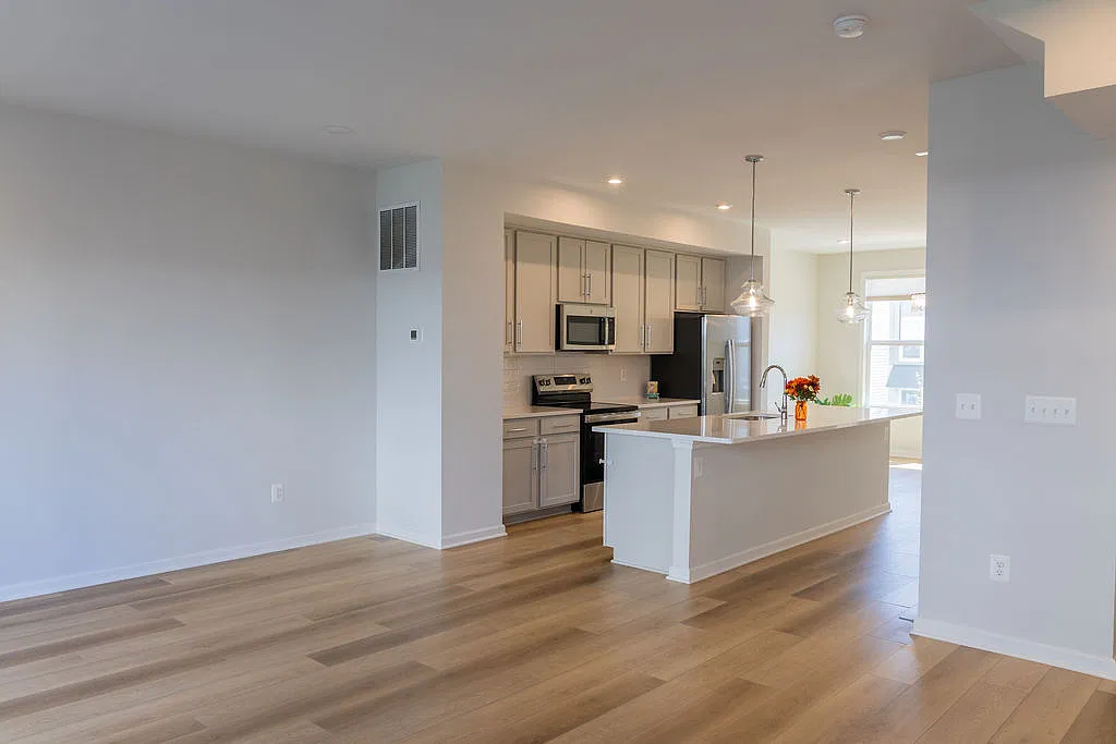 4 bed, 3.5 bath, 2080 sqft, $2,700 — Photo 4