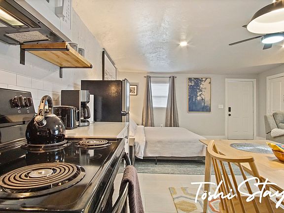 3rd image of 1604 NW 40th St #1604