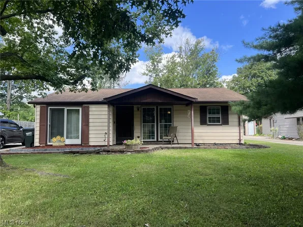 450 Redwood Dr, Berea, OH 44017
