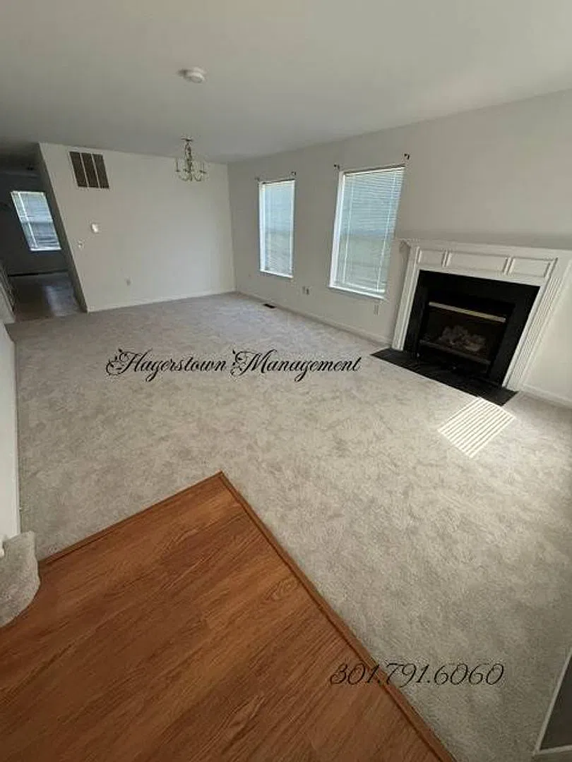 Gateway Crossing End Unit Town Home — Photo 3