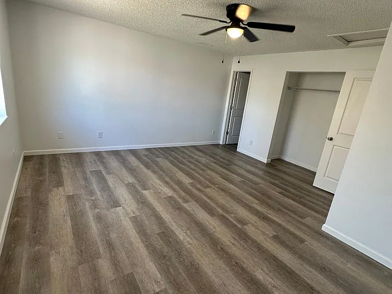 322 S Lucas St #3 — Photo 9