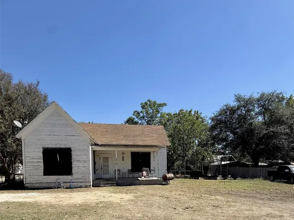 907 N Central Ave, Cameron, TX 76520