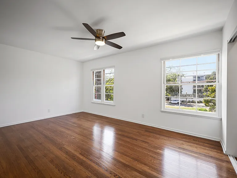 302-312 San Vicente Blvs — Photo 21