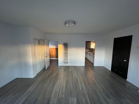 2nd image of 4220 Menlo Ave
