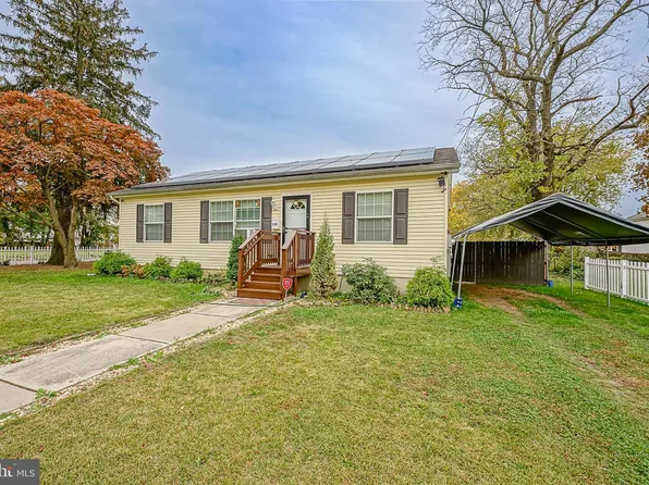 132 W Jefferson St, Paulsboro, NJ 08066