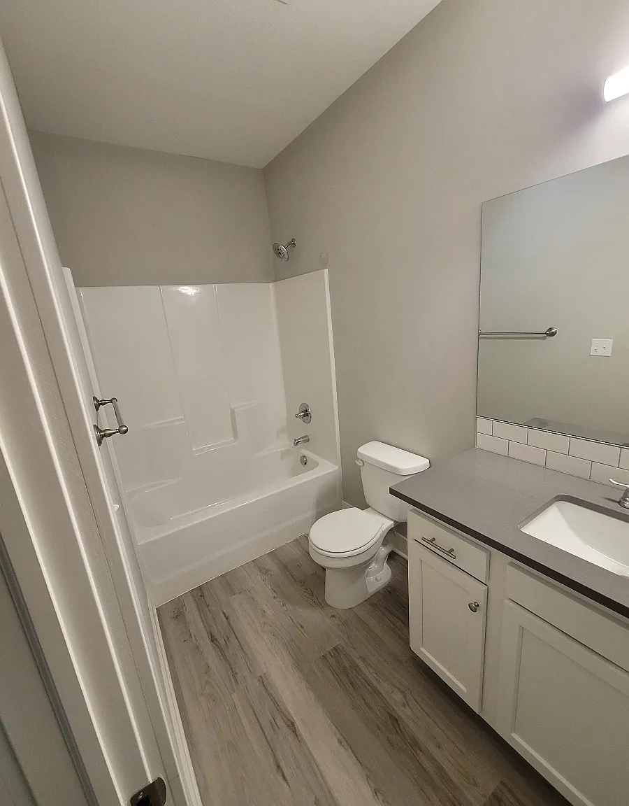 2 bed, 1200 sqft, $1,300 — Photo 3