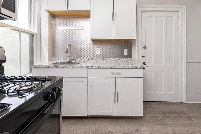 4 bed, 1.0 bath, 1000 sqft, $2,600 — Photo 3