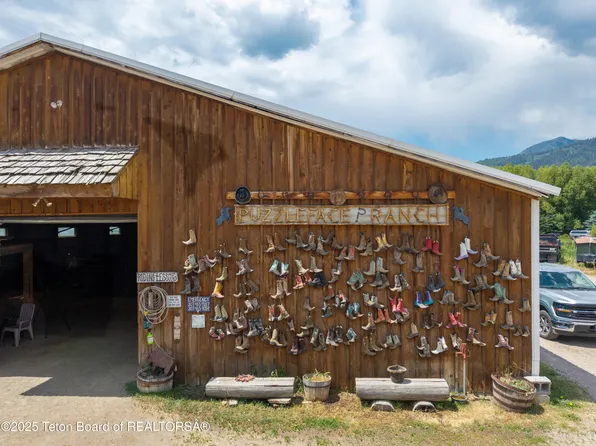1475 N Fish Creek Rd, Wilson, WY 83014