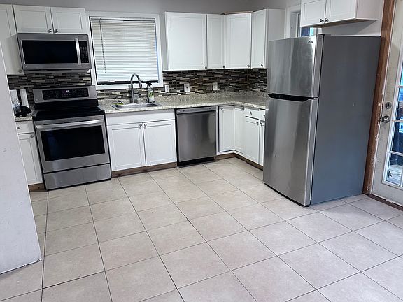 4th image of 7365 Ventnor Dr