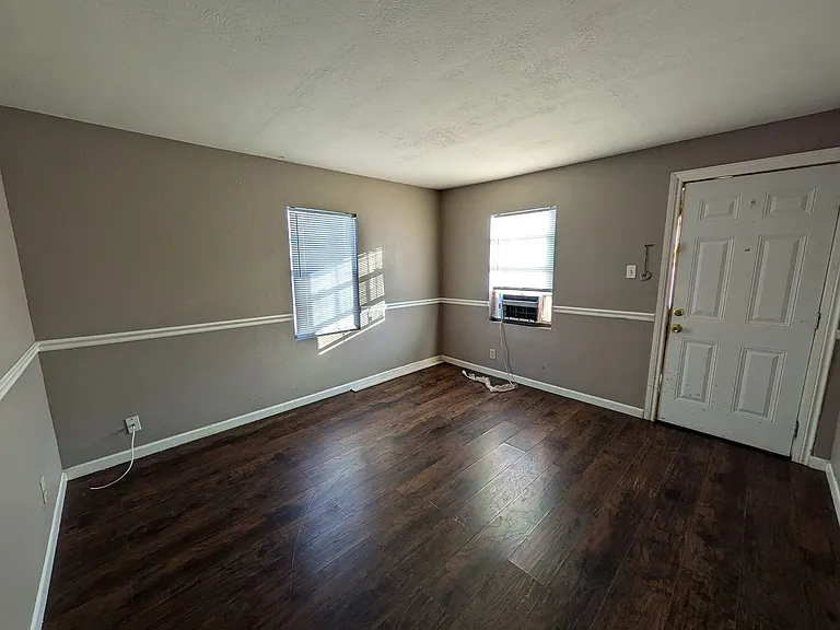 1243 Long Avenue — Photo 10