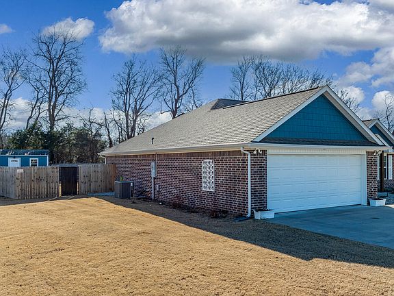 4th image of 1019 Village Dr