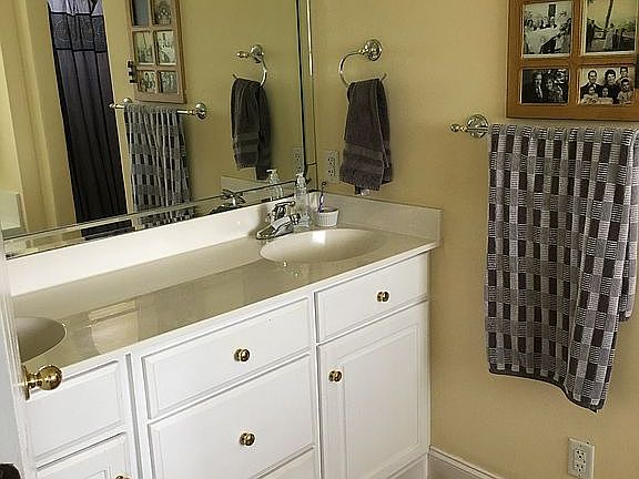 Double sink master bath