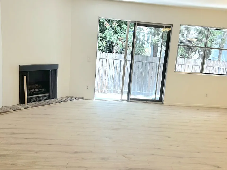 1515 S Beverly Dr #8