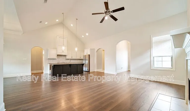 204 Sleepy Brook Rd — Photo 1