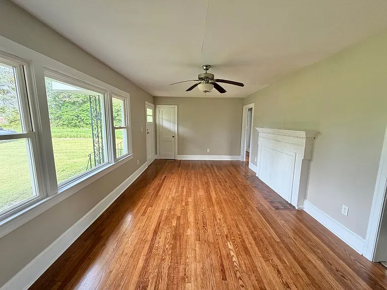 1050 Piner Rd — Photo 2