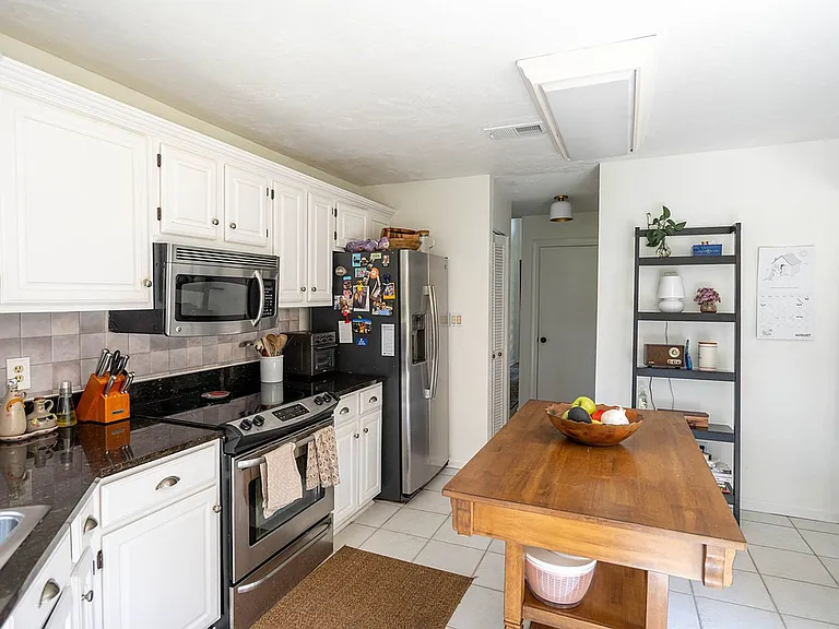 3724 Longchamp Cir — Photo 13