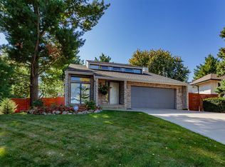 7808 Roseland Dr, Urbandale, IA 50322