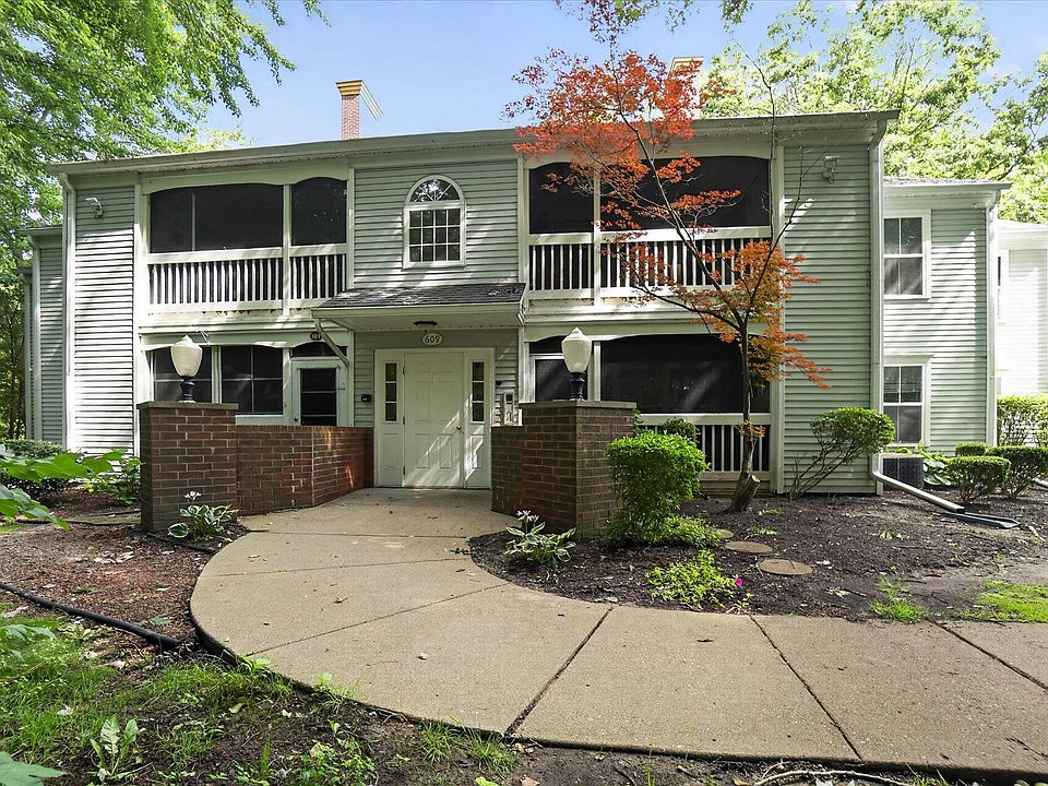1st image of 609 Curzon Ct APT 203
