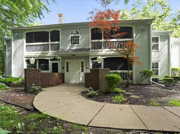 609 Curzon Ct APT 203, Howell, MI 48843