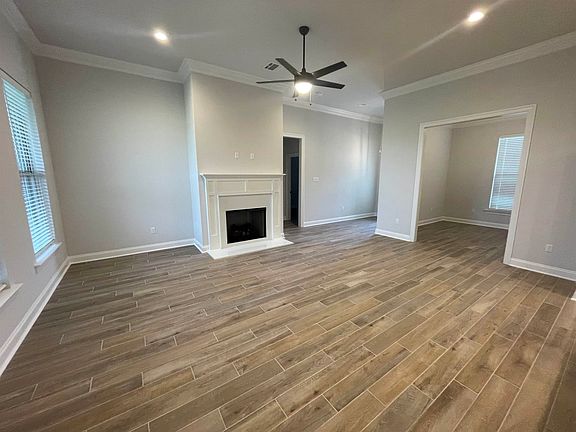 3rd image of 2427 Goldfinch Dr