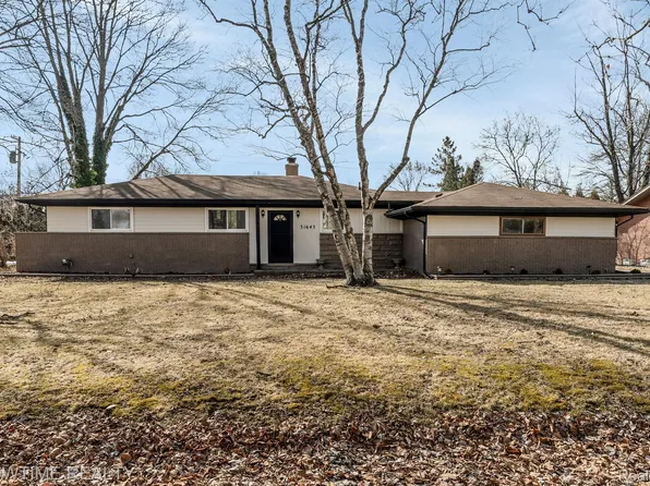 31643 Bella Vista Dr, Farmington Hills, MI 48334