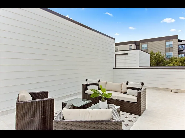 2633 Reagan St #203 — Photo 19