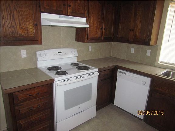 4th image of 302 Candlewood Ln