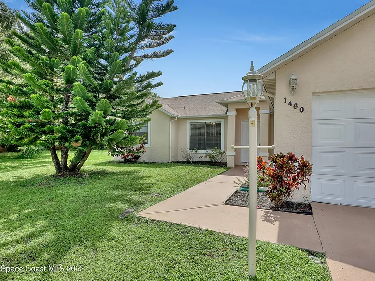 1460 Heartwellville St NW — Photo 3