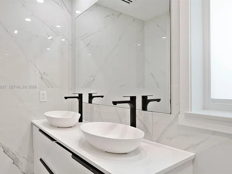 45 Palermo Ave — Photo 15