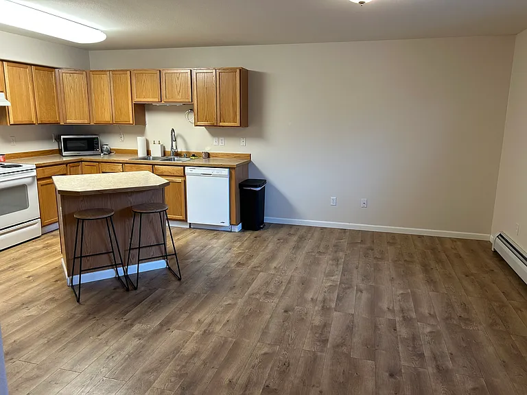 7464 Meadow St — Photo 3
