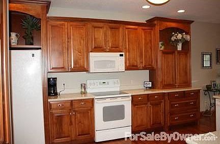 Family Room
						:
						Gas fireplace, built in a/v