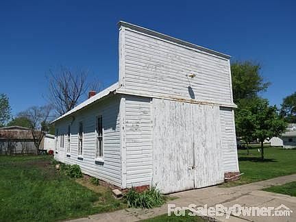 Shop/ garage
						:
						access to Main St.