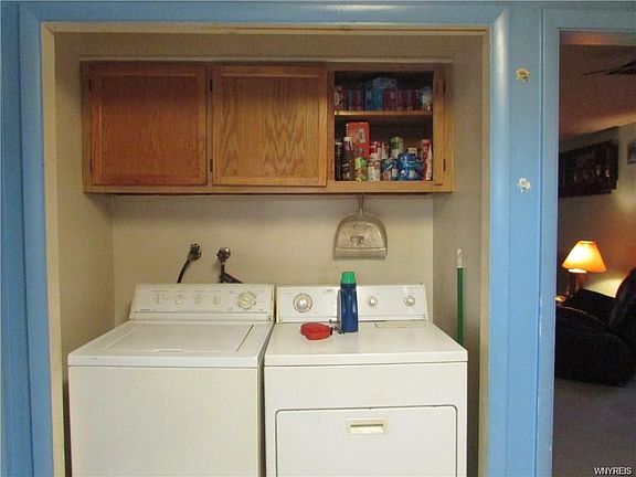 5th image of 22 Steele Cir