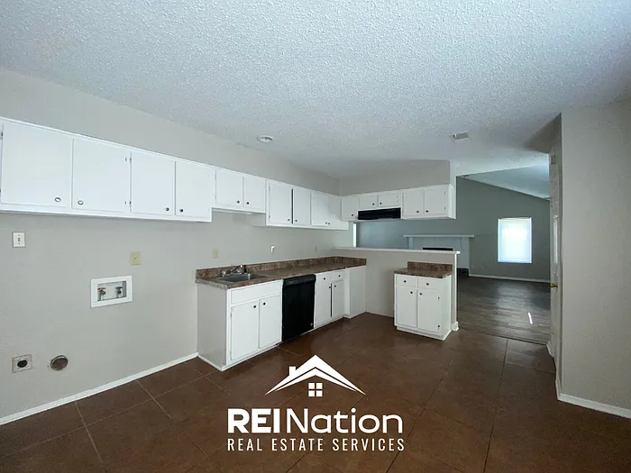 3 bed, 2.0 bath, 1500 sqft, $1,375 — Photo 4