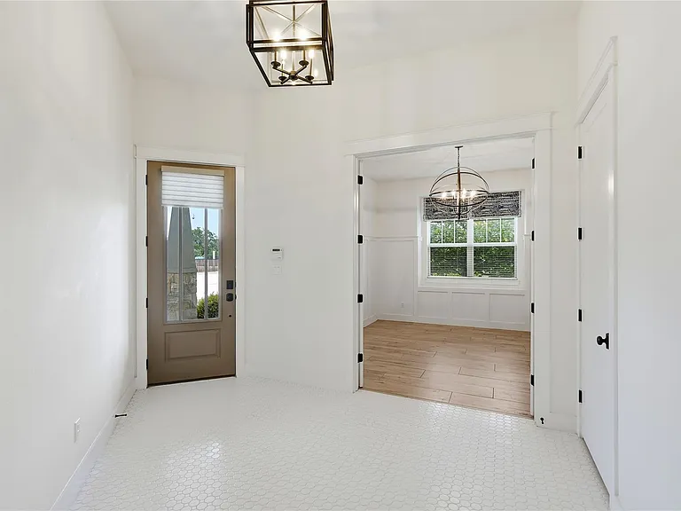 70 Santa Maria St — Photo 11