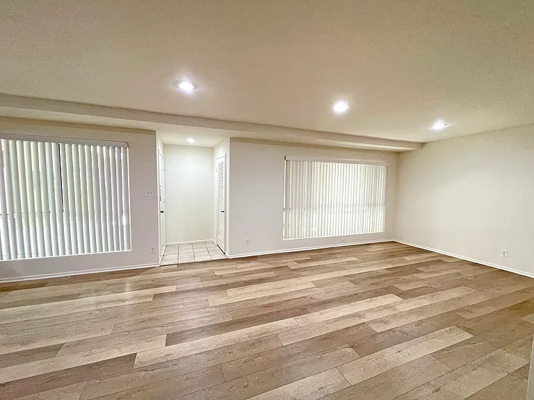 9160 Beverly Blvd #104 — Photo 13