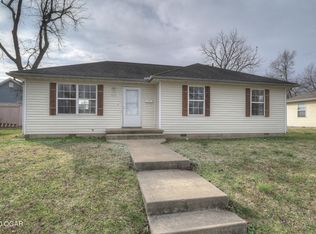 812 E 5th St, Carthage, MO 64836