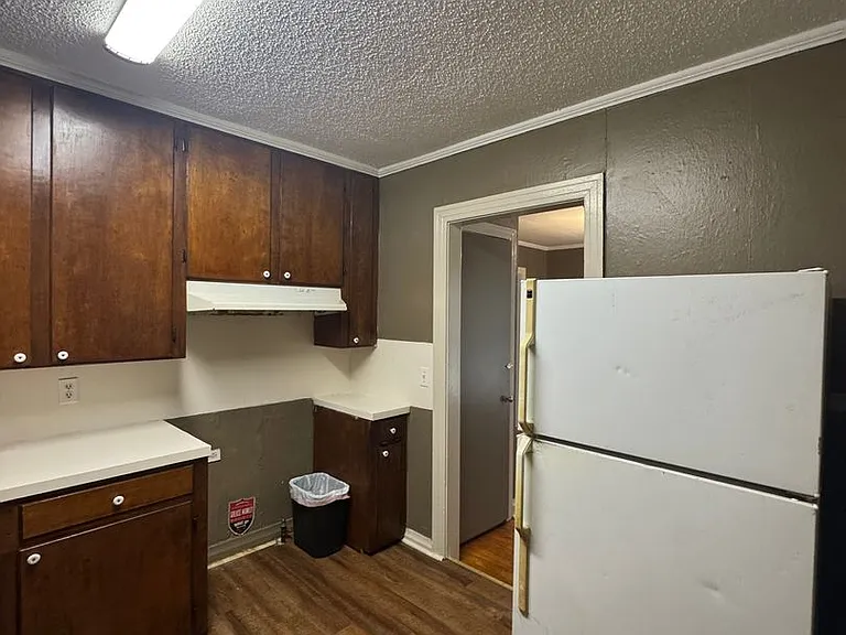 2416 Northside Dr — Photo 7