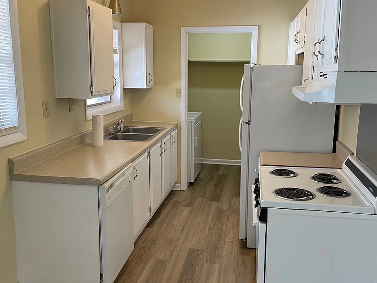 1011 W Rowan St #3 — Photo 2