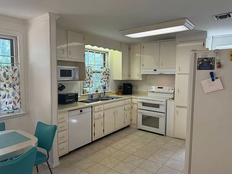 332 Lynn Dr — Photo 8