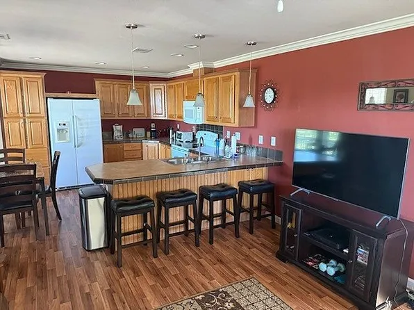 198 Holiday Rambler Dr, Whitney, TX 76692